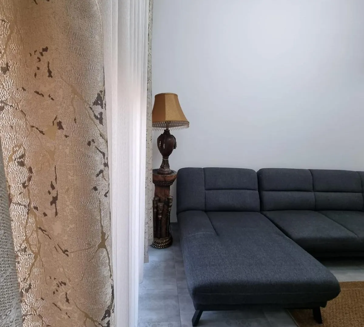 Odahousetirana